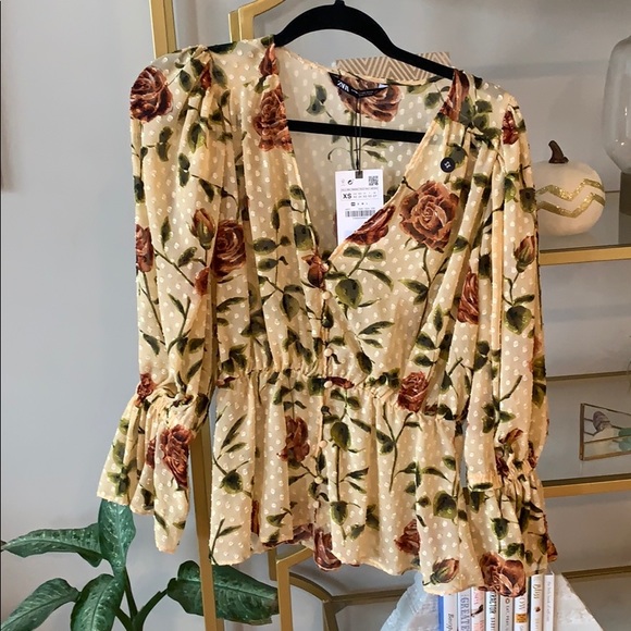 Zara Tops - Zara floral top